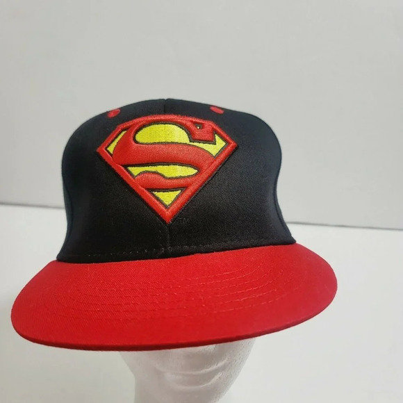 Dc Comic Men's Batman Hat Back Snap Button & Top Solid Black/Red - Picture 2 of 6